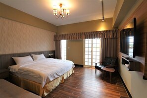 Dobbeltrom – deluxe | Sengetøy av topp kvalitet, dundyner, minibar og skrivebord