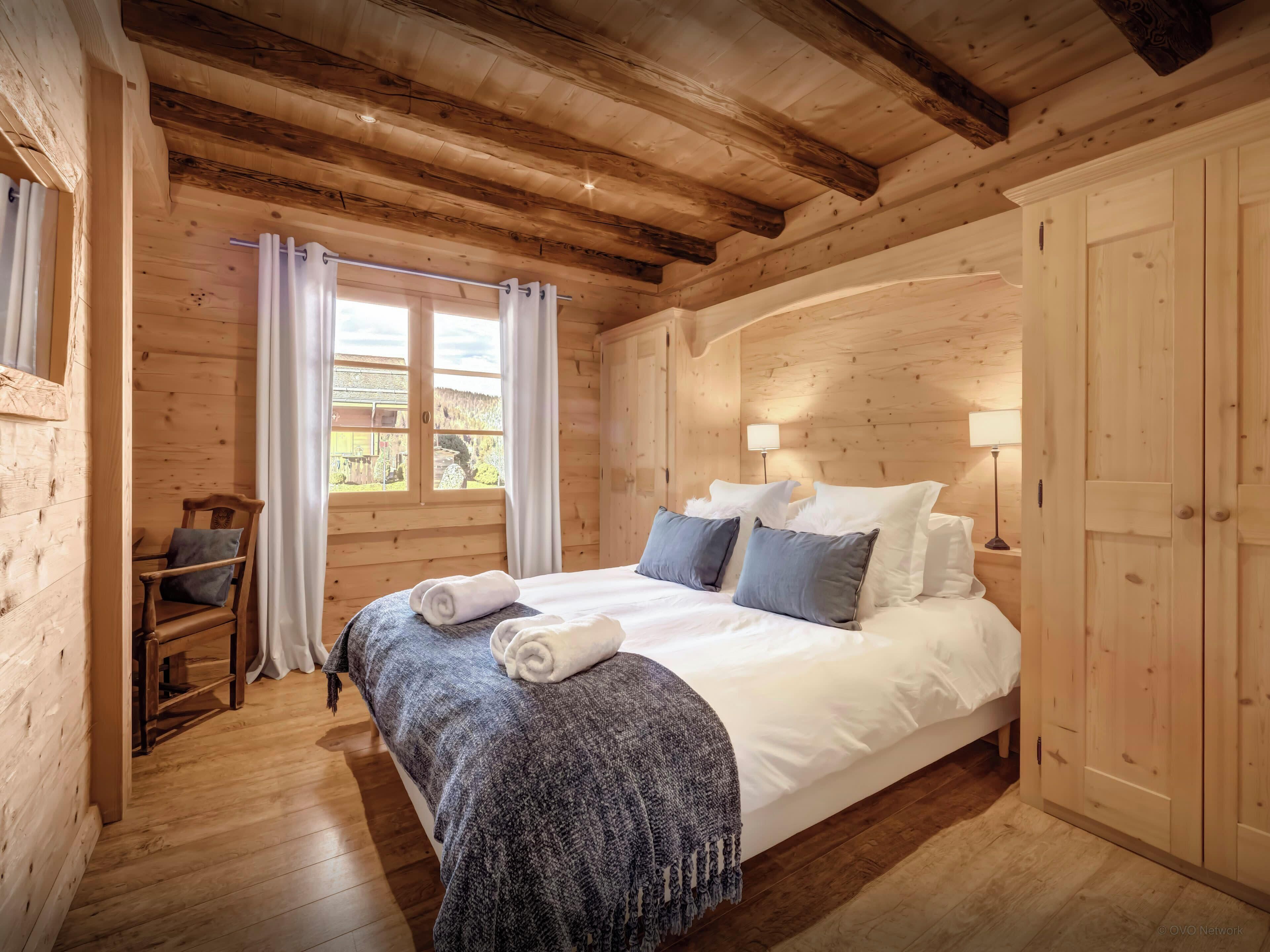 4 chambres, fer et planche à repasser, Wi-Fi, draps fournis