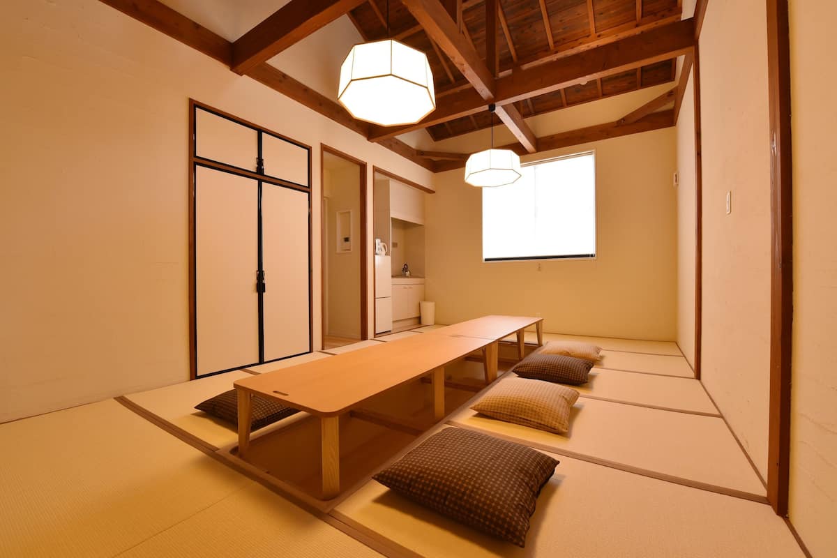 Camera (Apartment, BOTAN) | Una scrivania, Wi-Fi gratuito, lenzuola