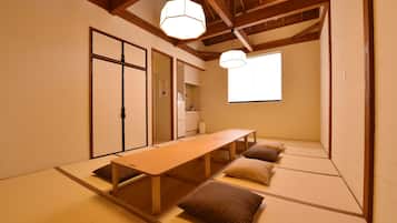 Kamer (Apartment, BOTAN) | Een bureau, gratis wifi, beddengoed