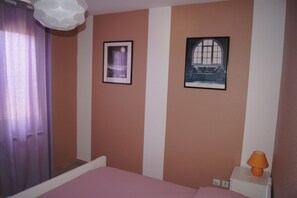 2 chambres, fer et planche à repasser