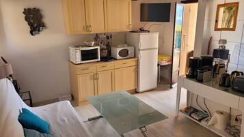 2 Schlafzimmer, Bügeleisen/Bügelbrett