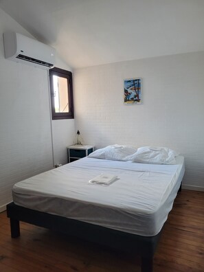 2 slaapkamers, een strijkplank/strijkijzer