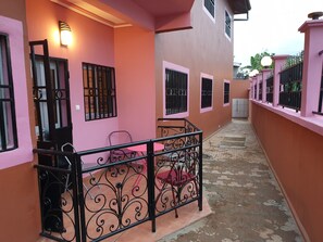 المنطقة المحيطة بالمنشأة