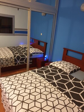 3 slaapkamers, een strijkplank/strijkijzer, beddengoed
