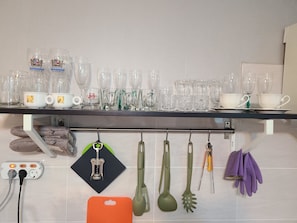 Casa (1F) | Cucina privata | Frigorifero, microonde, piano cottura, bollitore elettrico