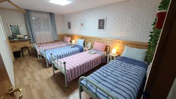 3 habitaciones, decoración personalizada y muebles diferentes