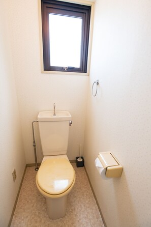 Vierbettzimmer | Badezimmer | Badewanne und Dusche (separat), Komfortbadewanne, Haartrockner