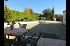 屋外ダイニングエリア