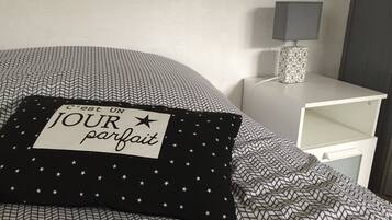 2 Schlafzimmer, Zimmersafe, Schreibtisch, Bügeleisen/Bügelbrett