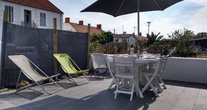 Maison rénovée près de la plage avec jardin clos, 300m de la mer, La Guérinière