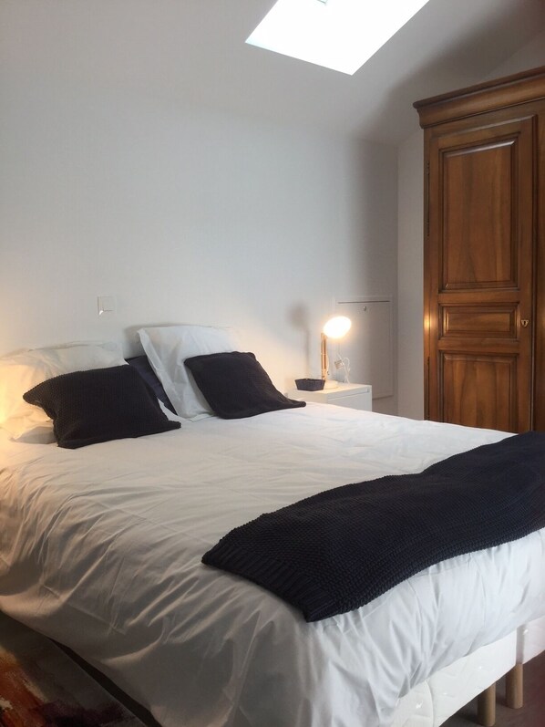 3 chambres, fer et planche à repasser, Wi-Fi, literie fournie