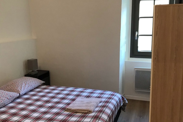 3 habitaciones, tabla de planchar con plancha y wifi gratis