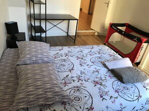 3 bedrooms, iron/ironing board, free WiFi, bed sheets