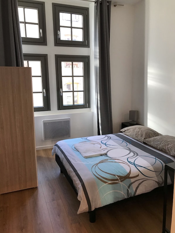 3 chambres, fer et planche à repasser, accès au Wi-Fi (inclus)