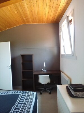 2 bedrooms, WiFi, bed sheets