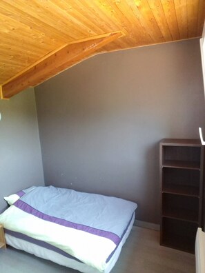 2 bedrooms, WiFi, bed sheets