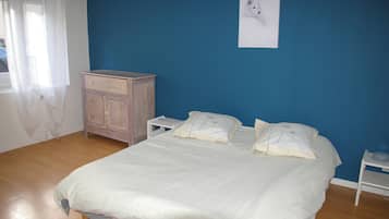 5 bedrooms, desk, free WiFi