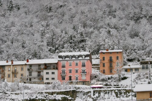 Homerez - House, river view, Saint-Claude
