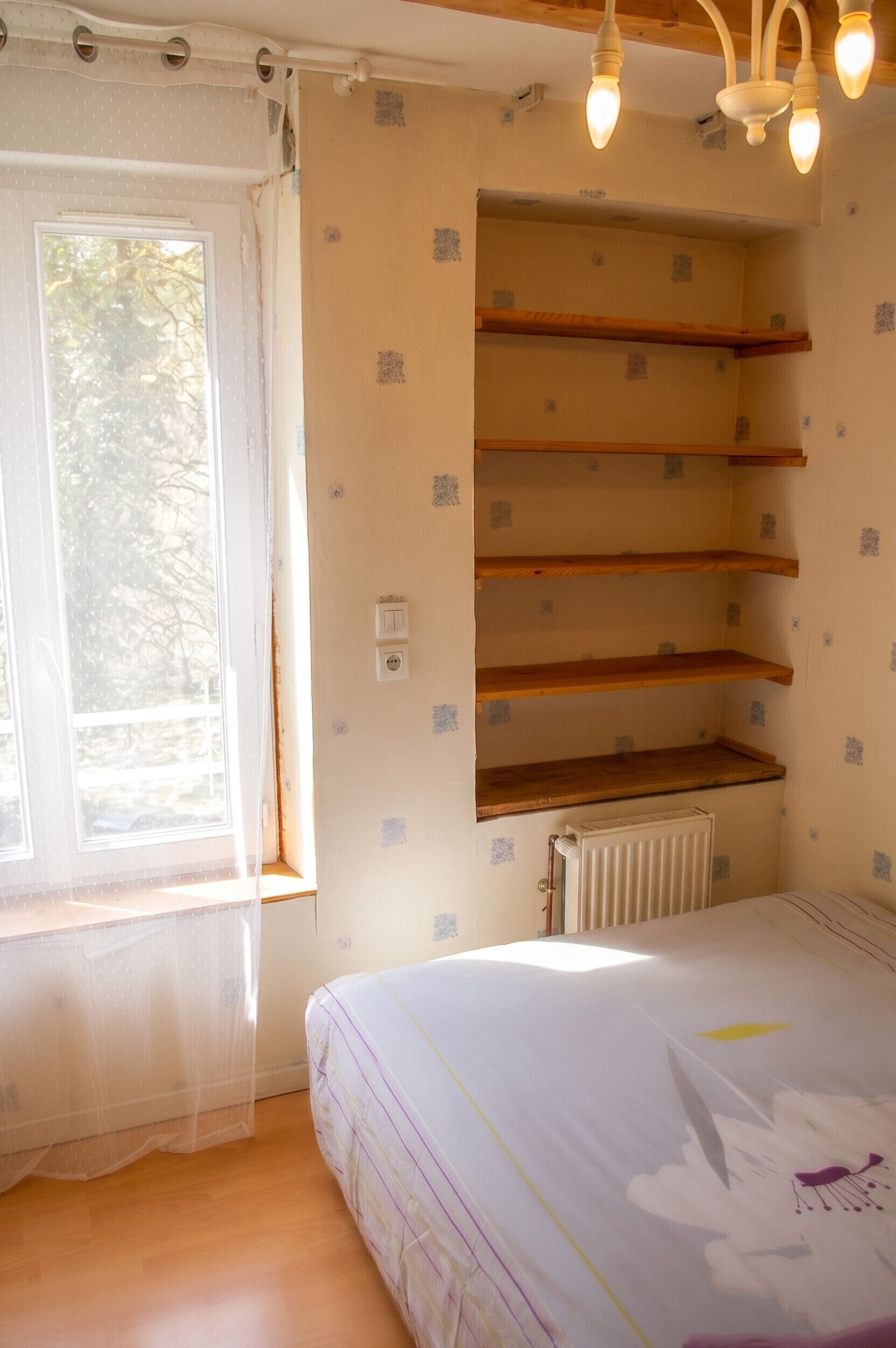 5 bedrooms, desk, travel crib, WiFi (free)