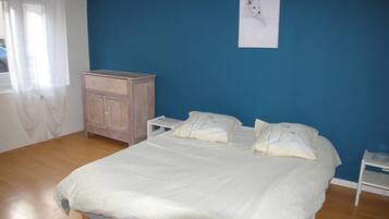 5 Schlafzimmer, Schreibtisch, Reisekinderbett, kostenloses WLAN