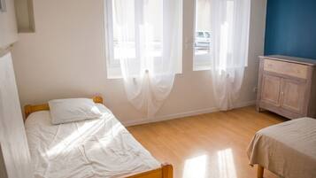 5 Schlafzimmer, Schreibtisch, Reisekinderbett, kostenloses WLAN