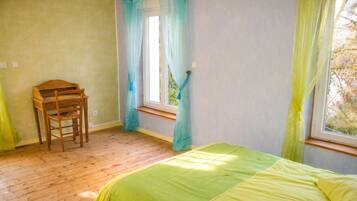 5 Schlafzimmer, Schreibtisch, Reisekinderbett, kostenloses WLAN
