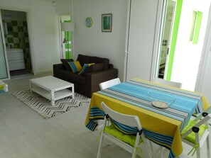 Interior - A GREAT F2 IN THE COLORS OF NATURE NEAR THE NATIONAL PARK (Petit Bourg)