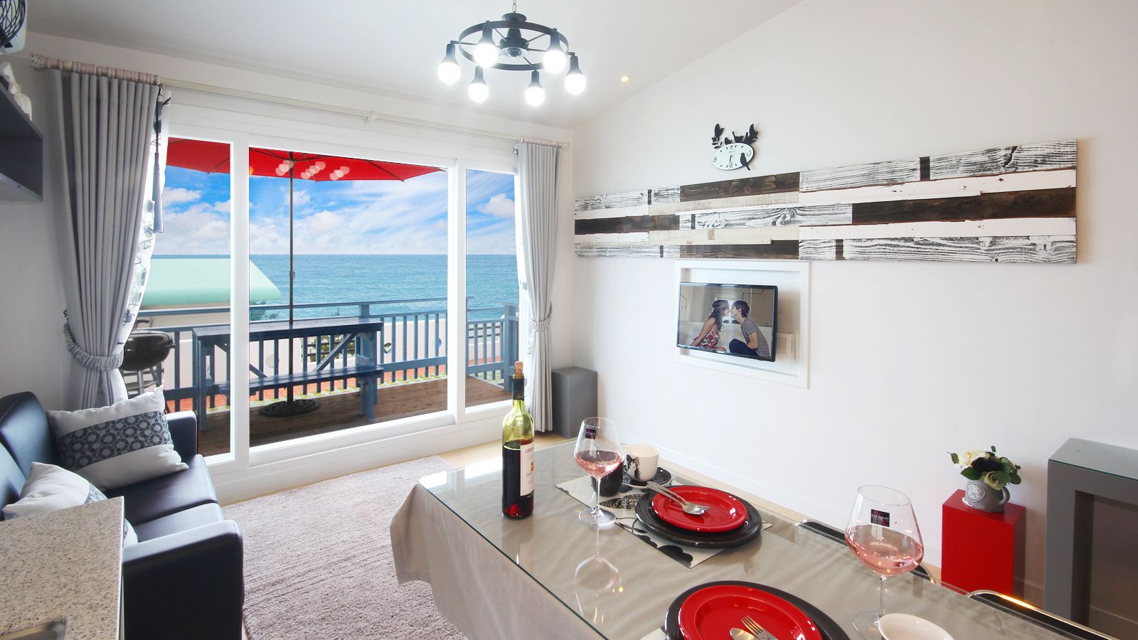 Standard Duplex | Living area | Flat-screen TV