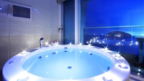 Deluxe Studio | Jetted bathtub - Namhae Blue & White Pension (Namhae)