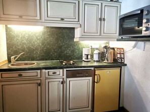 Kühlschrank, Ofen, Geschirrspüler, Mixer