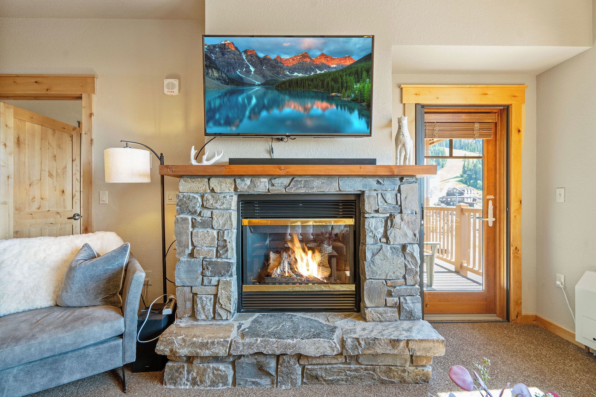 Flat-screen TV, fireplace