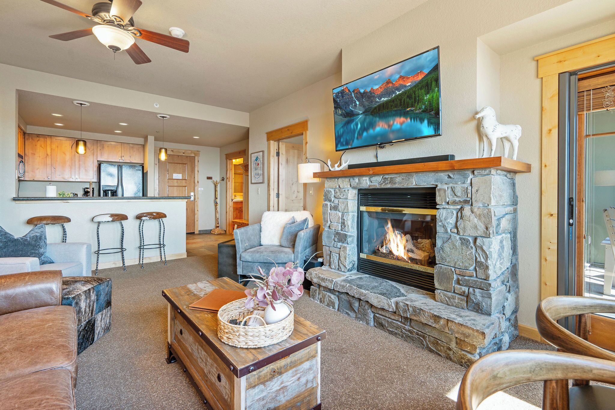 Flat-screen TV, fireplace