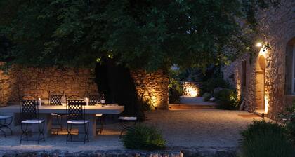 Elegant Provence Retreat with Infinity Pool â Near Aix-en-Provence