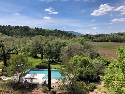 Elegant Provence Retreat with Infinity Pool – Near Aix-en-Provence
