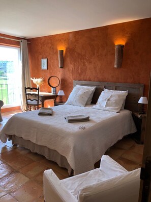 6 chambres, fer et planche à repasser, Wi-Fi gratuit, draps fournis