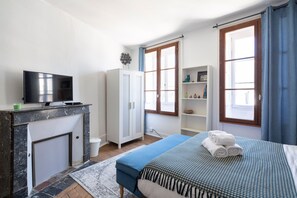 Iron/ironing board, free WiFi, bed sheets