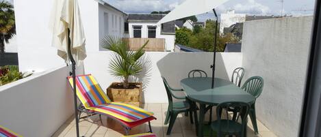 تناول الطعام بالخارج