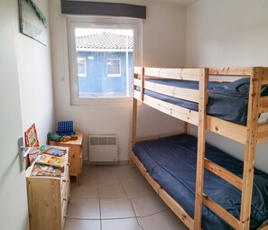 2 bedrooms, travel crib, WiFi