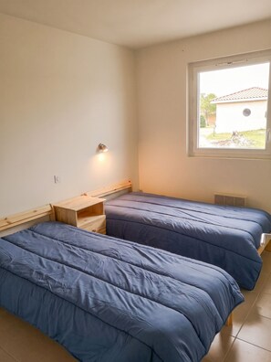 2 bedrooms, travel crib, WiFi