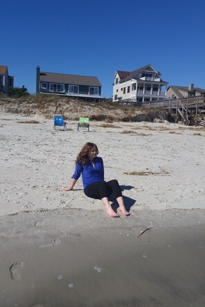 Sun loungers, beach towels - DESIGNER DECORATED,LUXURIOUS BEDDING,MINUTES TO BEACH,GOLF,SHOP & DINE (Pawleys Island)