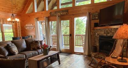Beautiful 2 Bedroom/2 Master Bath cabin in Black Bear Falls Resort!