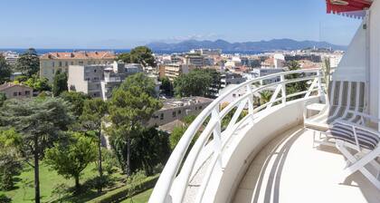 Appartement entiÚrement équipé de 105 m2 avec vue mer et collines