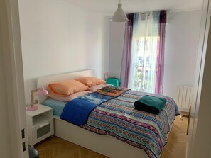 2 chambres, fer et planche à repasser, lit parapluie, Wi-Fi gratuit
