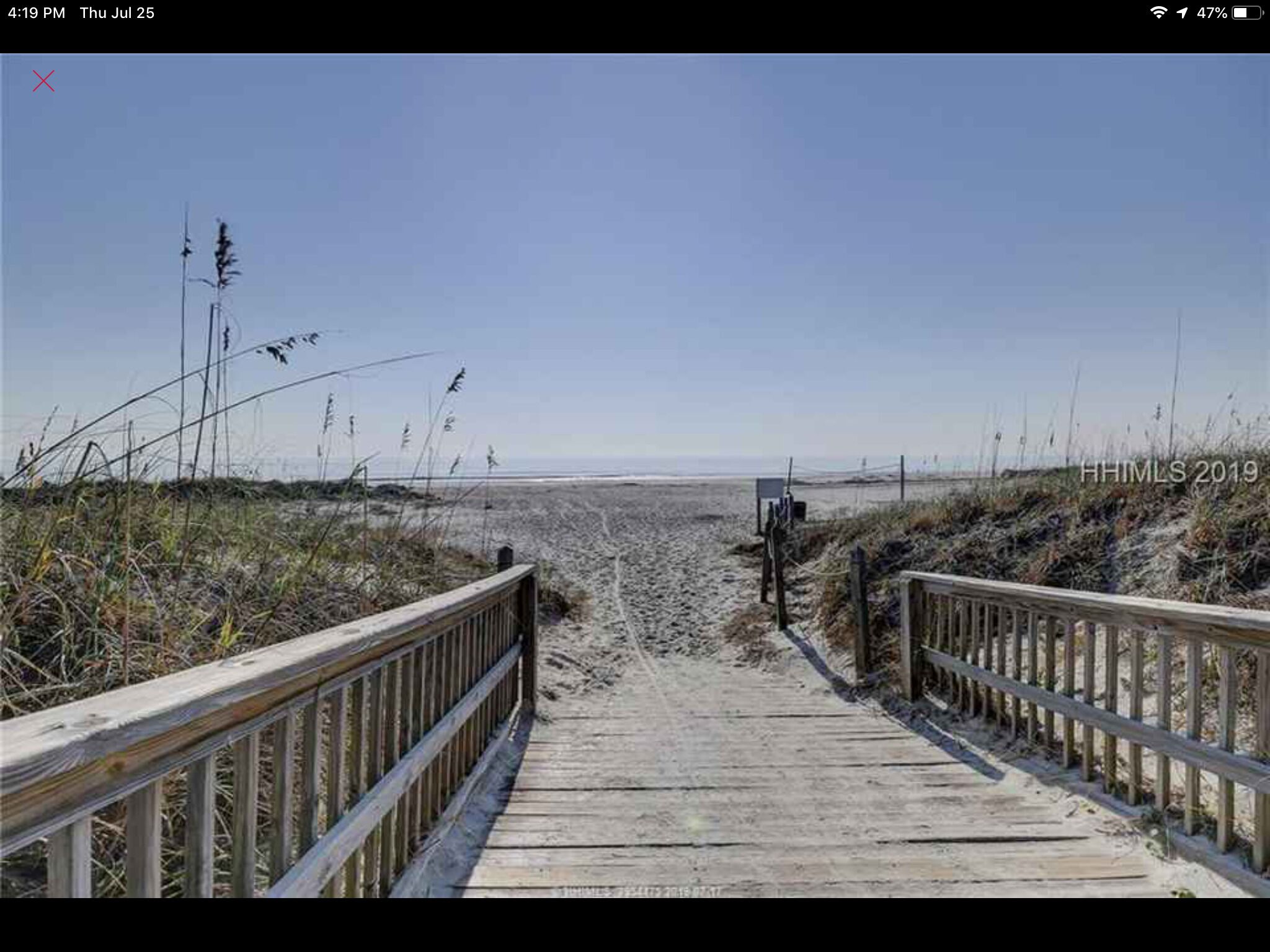 Steps from the beach. Listen to the ocean