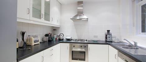 Fridge, oven, stovetop, dishwasher