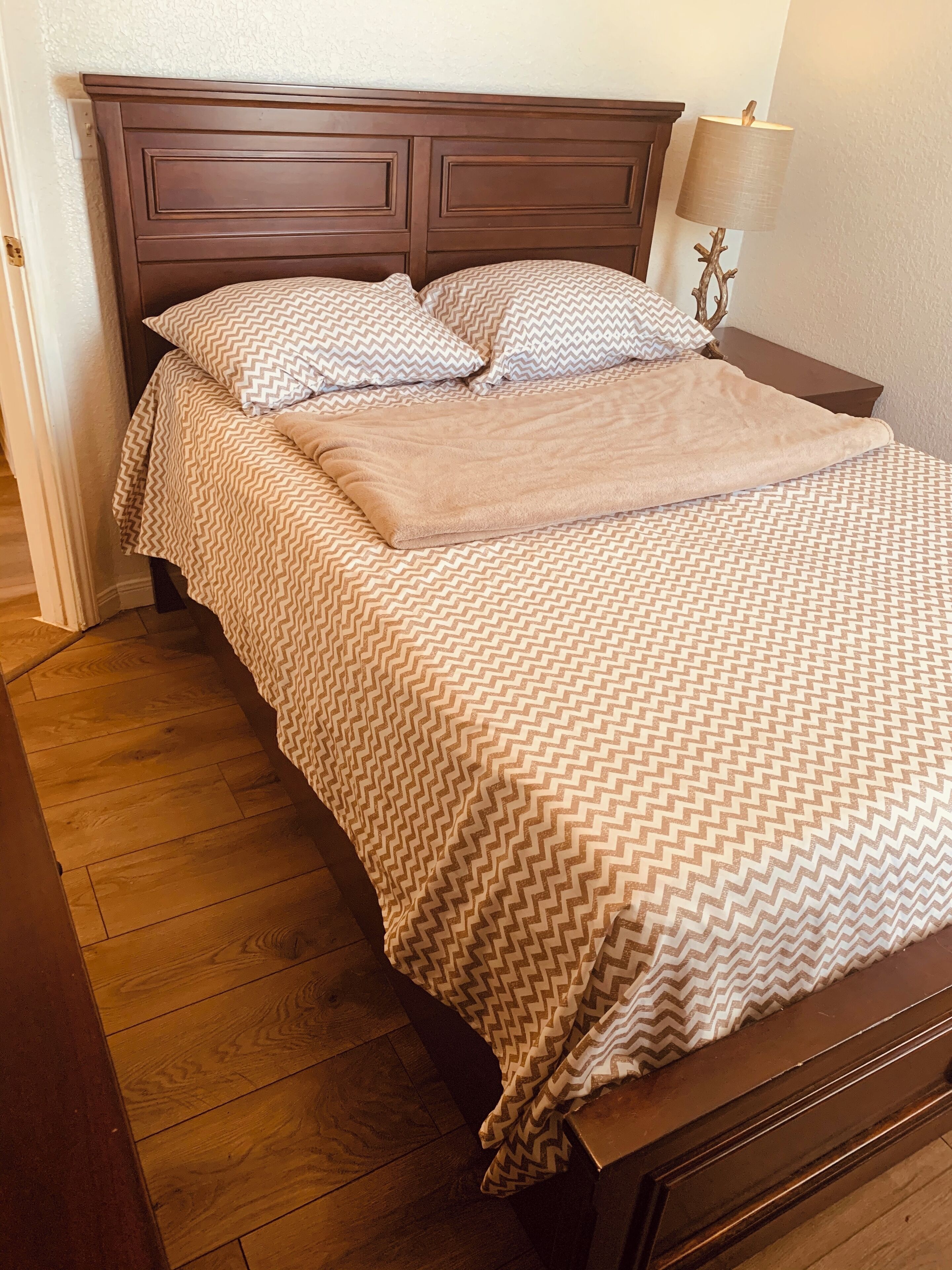 3 chambres, fer et planche à repasser, Wi-Fi, draps fournis