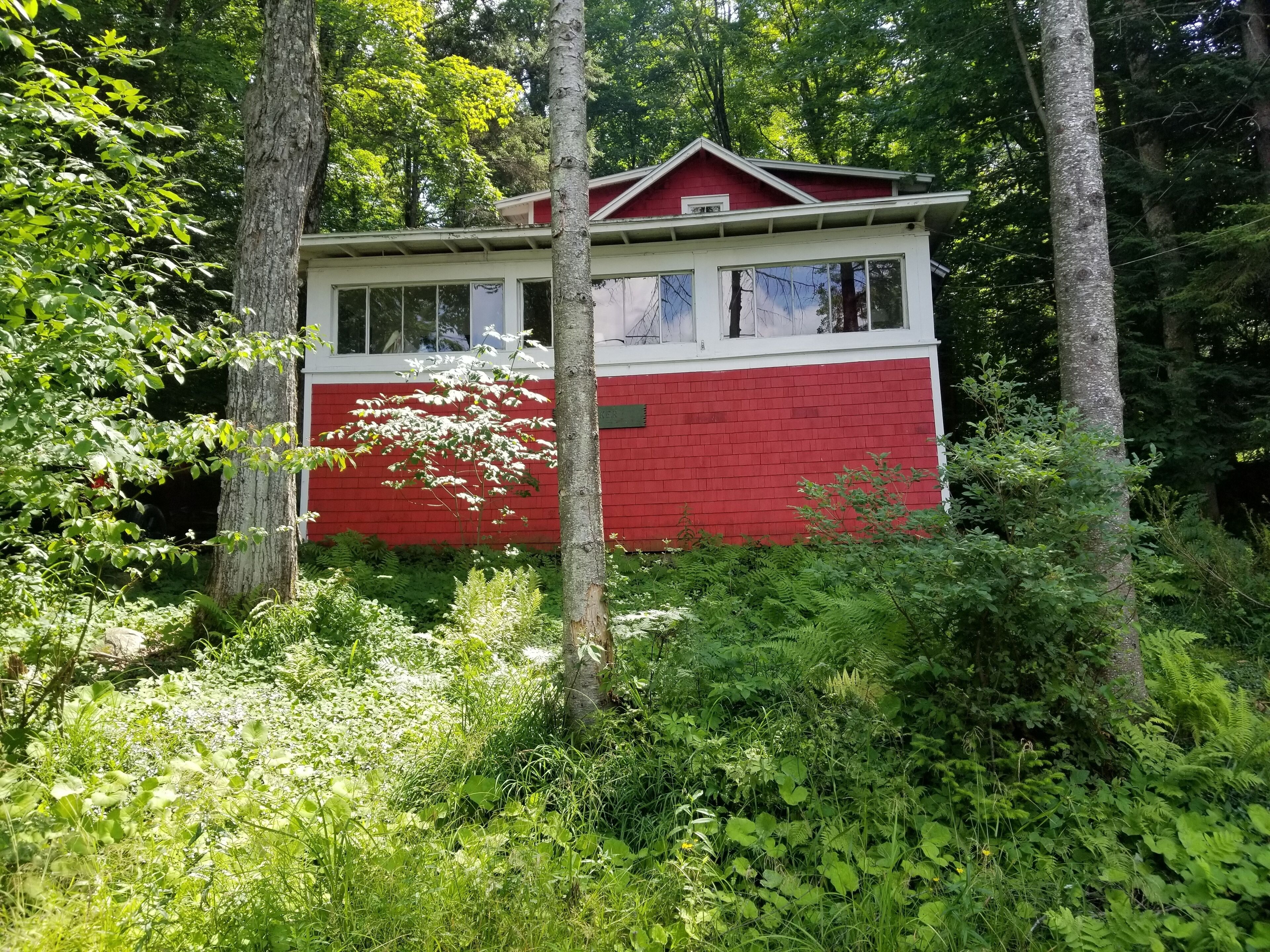 Seasonal  3 bedroom camp, with private beach area, cable T.V./internet, grill.
