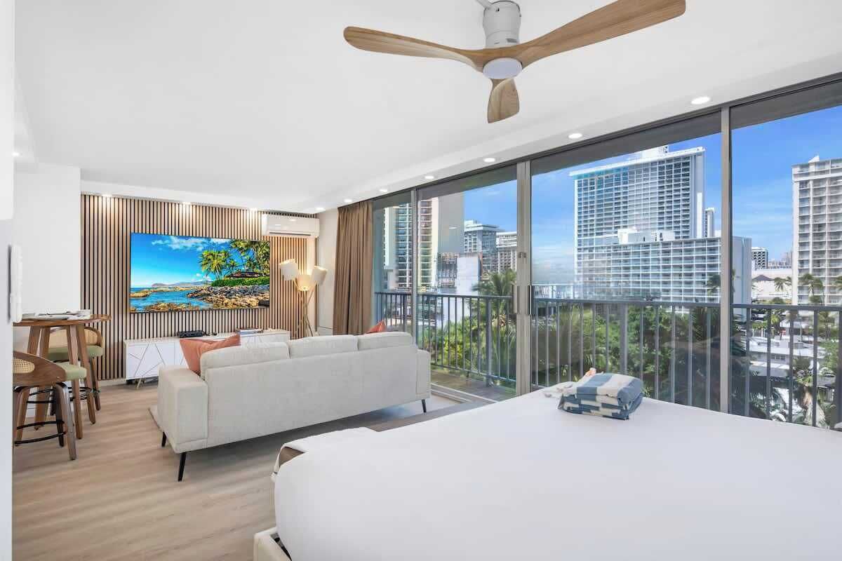 办公桌、熨斗/熨衣板、免费 WiFi、床单