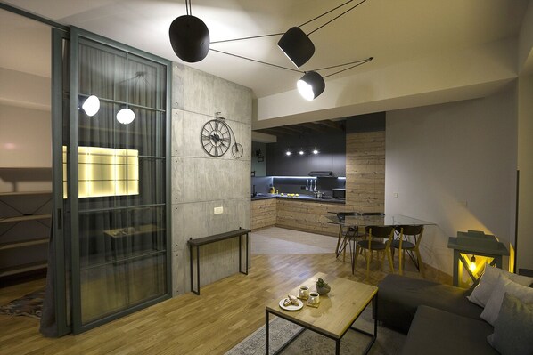 Unclassified image, 1 of 20, button